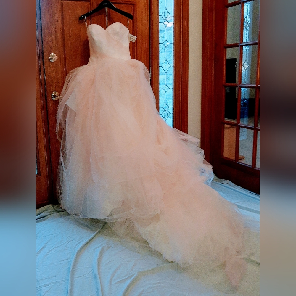 Vera Wang White Strapless Tulle Ombre in Ivory Pearl